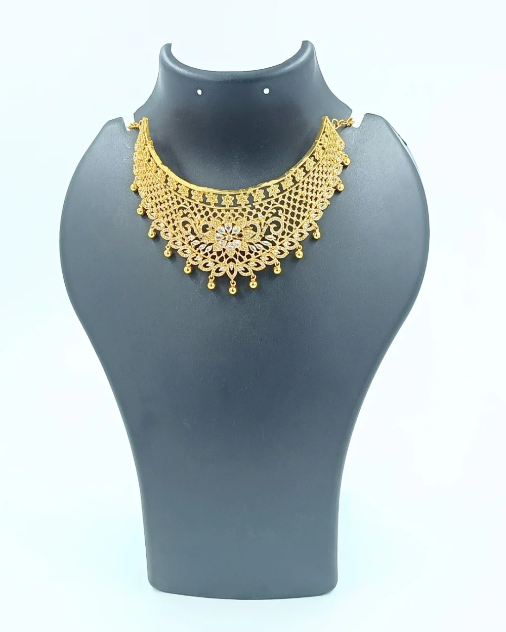 Perfect Choker for Today’s Fashion-Forward Woman.